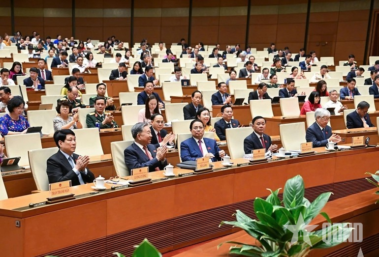 Quốc hội thông qua Luật sửa đổi, bổ sung một số điều của 11 luật về quân sự, quốc phòng với 100% đại biểu có mặt tán thành